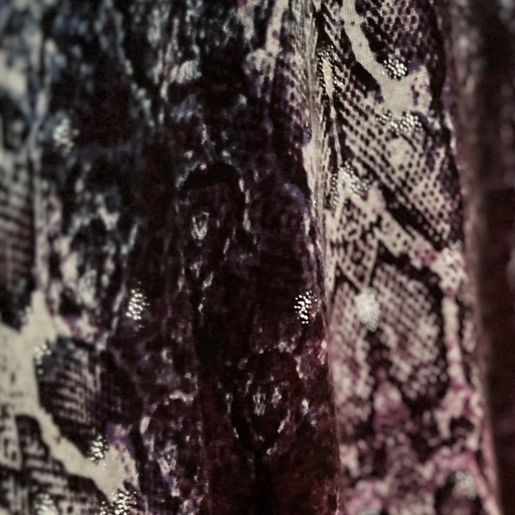 Jennifer Lopez SZ Med Long Sleeve Shark Bite Hemline Tunic Blouse with Keyhole - Picture 7 of 7